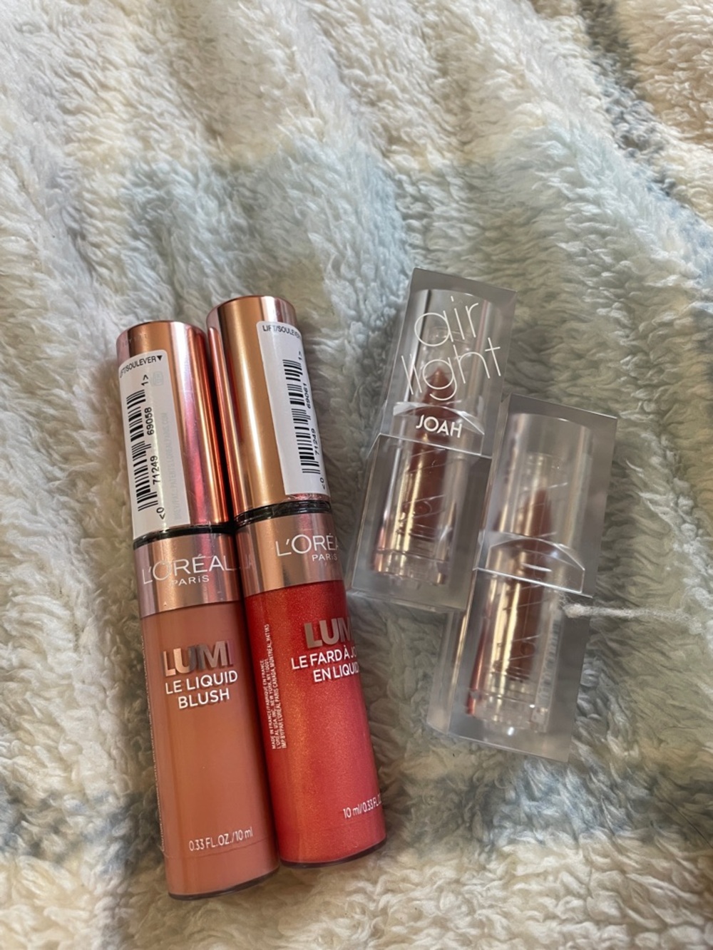 L'Oréal Lumi Lip gloss and 2 joah air light lipsticks all new